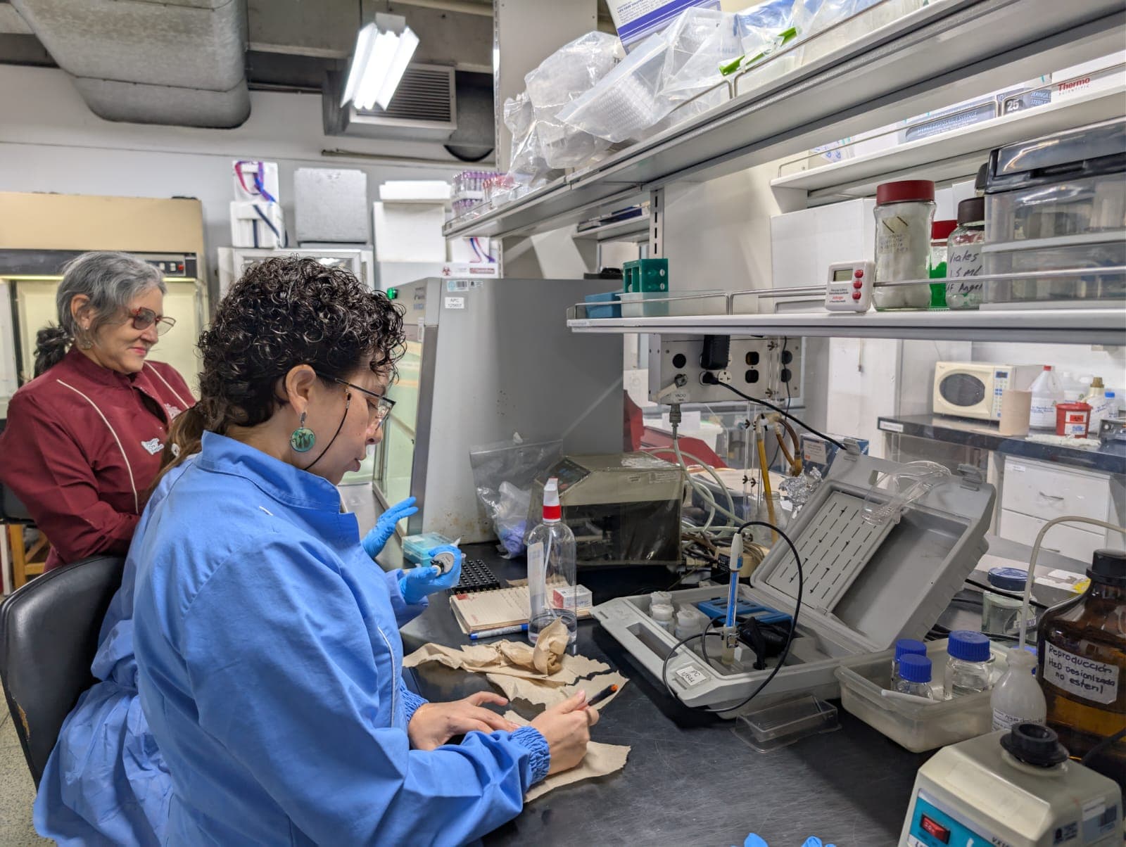 Equipo de Gestadinamia en el laboratorio de reproducción